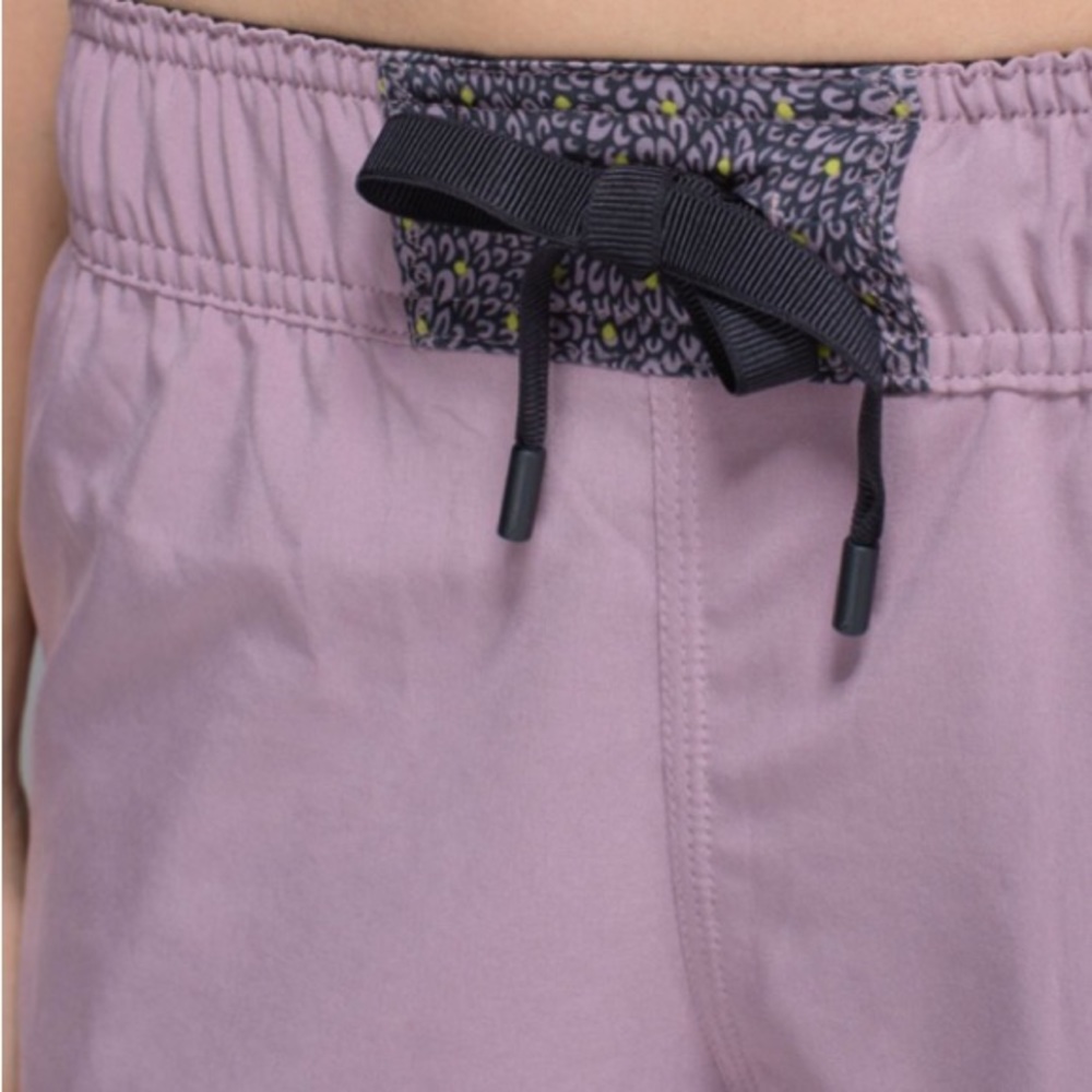 Like NEW! RARE!❤️LULULEMON Go the Distance short! - Picture 6 of 16